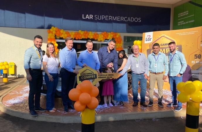 Cooperativa Lar entrega Corolla Cross 0km a ganhador de São Miguel do Iguaçu