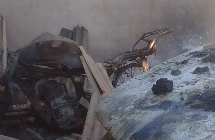 Corpo carbonizado é encontrado após incêndio em residência no interior de Missal