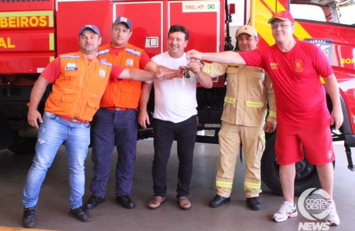 Corpo de Bombeiros de Santa Helena recebe novo caminhão Auto Bomba Tanque Florestal