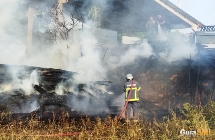 Corpo de Bombeiros de São Miguel é acionado para combater incêndio no Parque Industrial