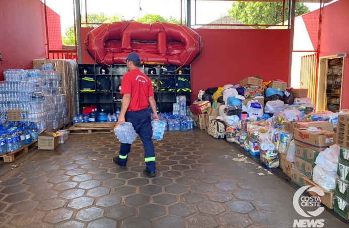 Corpo de Bombeiros do Paraná recebe doações para vítimas de enchente no Rio Grande do Sul