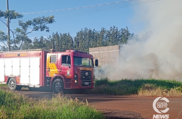 Corpo de Bombeiros é acionado para combater incêndio no Bairro Soster, em São Miguel do Iguaçu