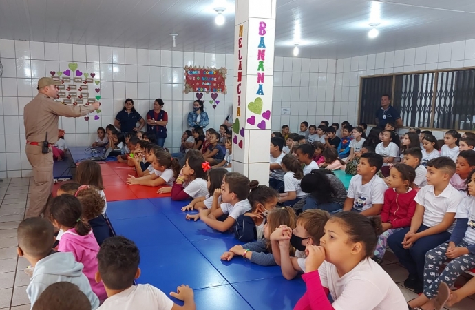 Corpo de Bombeiros realiza palestra com alunos da rede municipal de ensino de São Miguel