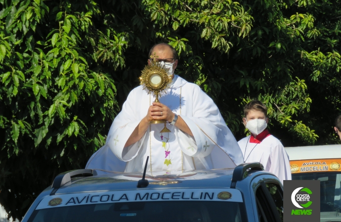 Corpus Christi é celebrado com missa, carreata e doações em Santa Helena