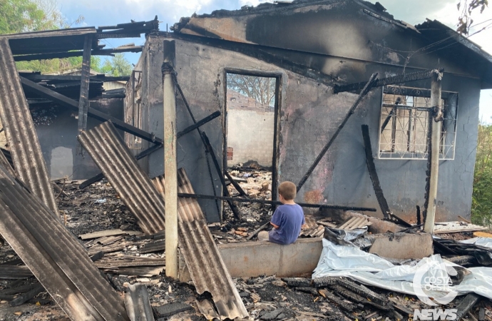 São Miguel do Iguaçu: Corrente do bem beneficia família que perdeu casa em incêndio