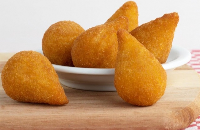 Coxinha com massa de mandioca