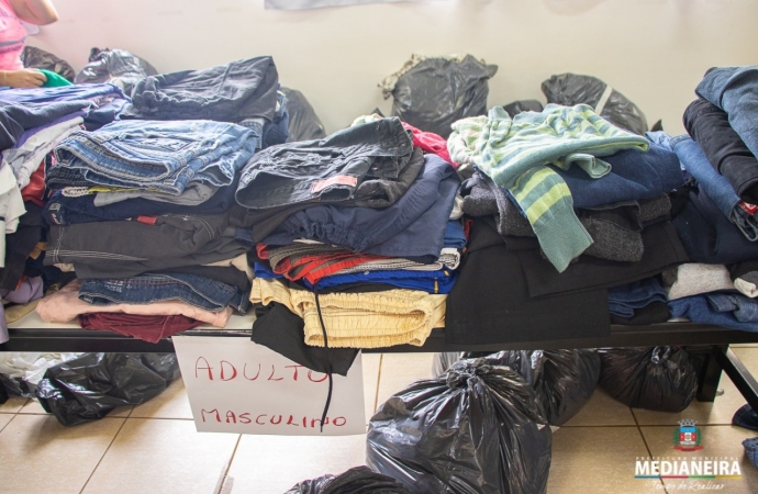 Cras recebe doações de roupas e calçados que serão repassadas para as famílias atingidas pelas chuvas