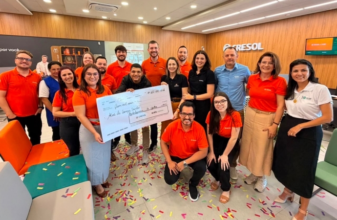 Cresol entrega prêmio de R$ 100 mil a cooperado em Foz do Iguaçu