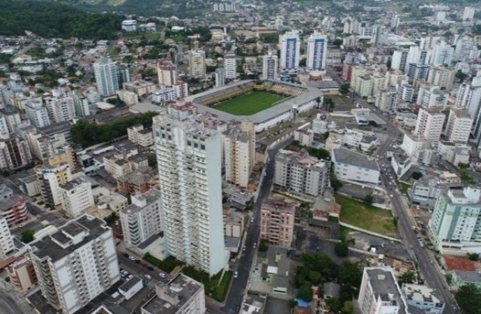 Criciúma decreta lockdown voluntário e sem remuneração para servidores da prefeitura