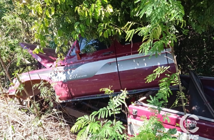 D20 fica destruída em acidente na PR 317, em Santa Helena