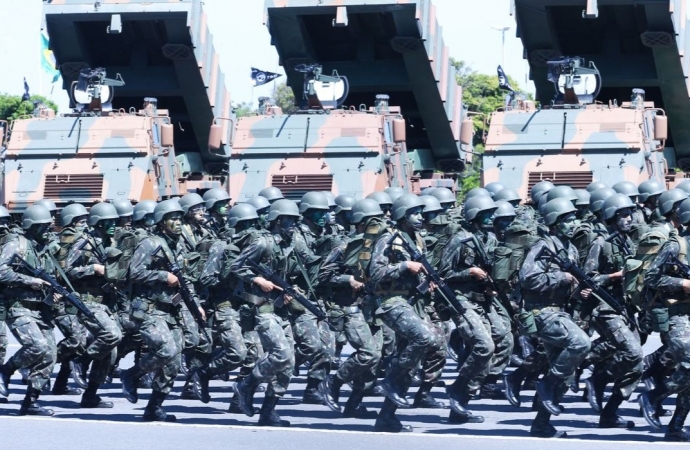 Decretos oficializam troca de comando no Exército