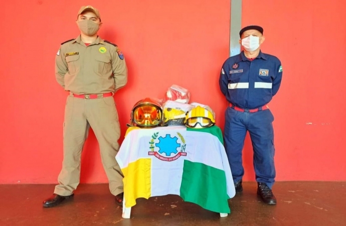 Defesa Civil de São Miguel do Iguaçu recebe seis capacetes do Corpo de Bombeiros