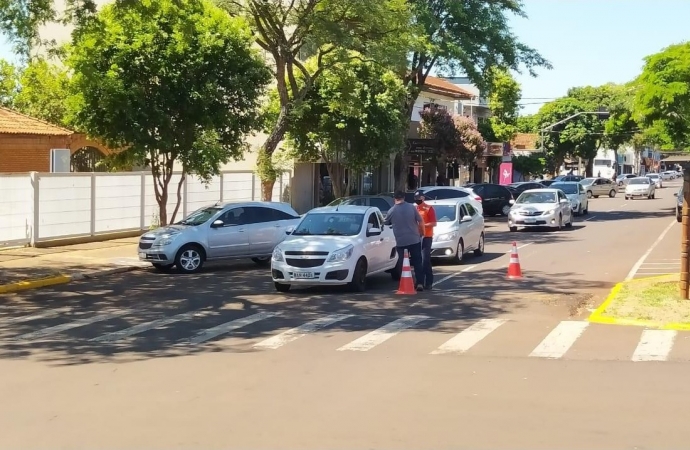 Defesa Civil e Endemias de Santa Helena promovem ação de conscientização contra a Covid-19 e Dengue