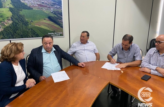 Deputado Hussein Bakri discute investimentos e demandas em visita a São Miguel do Iguaçu