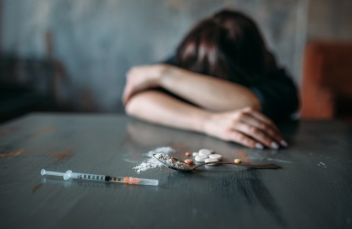 Desesperada, mãe pede ajuda para salvar filha de 15 anos das drogas