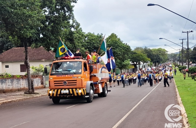 Desfile reúne 5 mil participantes do Campori e Aventuri em Santa Helena