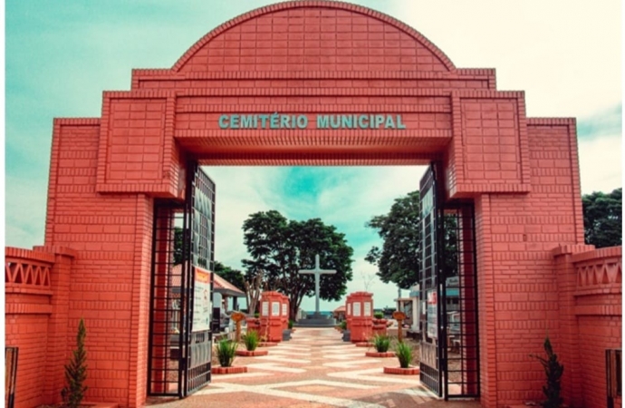 Dia de Finados: Cemitérios de Santa Helena são preparados para receber visitantes