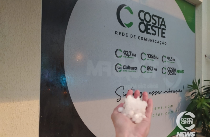 Dia vira noite e temporal causa estragos em São Miguel do Iguaçu