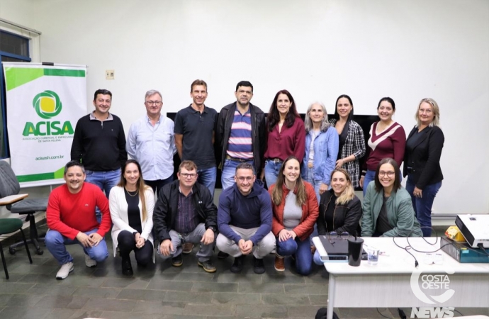 Diretores da Acisa de Santa Helena aprofundam conhecimentos sobre associativismo e desenvolvimento empresarial