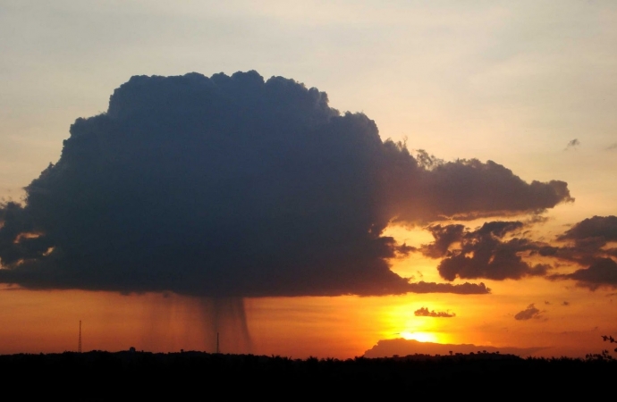 Domingo de calor e chuva no oeste do Paraná