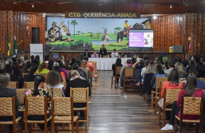 Educação de São Miguel do Iguaçu realiza encontro com professores para início do 2º semestre letivo