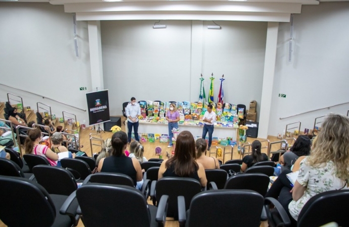 Educação inicia o ano com reunião de diretores e coordenadores em Medianeira