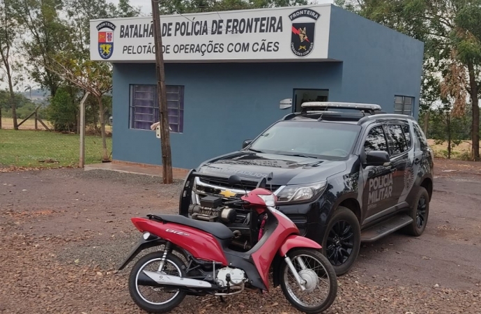 Em Entre Rios do Oeste, BPFron recupera motocicleta furtada