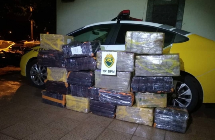 Em fuga da PM, carro carregado com 300 kg de maconha se envolve em acidente em Guaíra