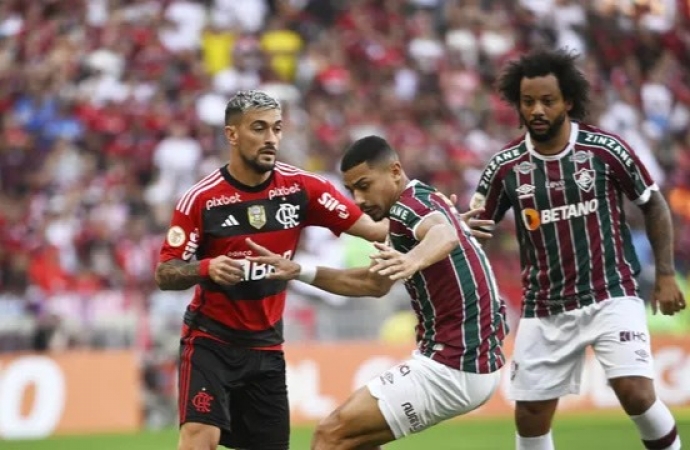 Em jogo com dois gols anulados, Fluminense e Flamengo empatam no Maracanã