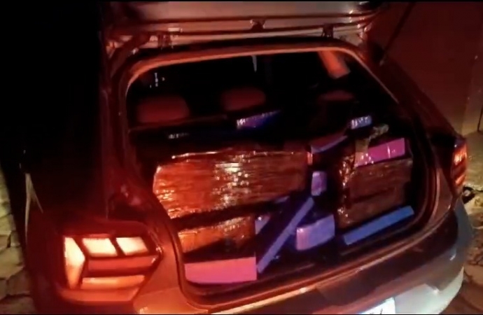Em mais uma grande apreensão de maconha no Oeste do Paraná, PRF recupera veículo roubado em Curitiba
