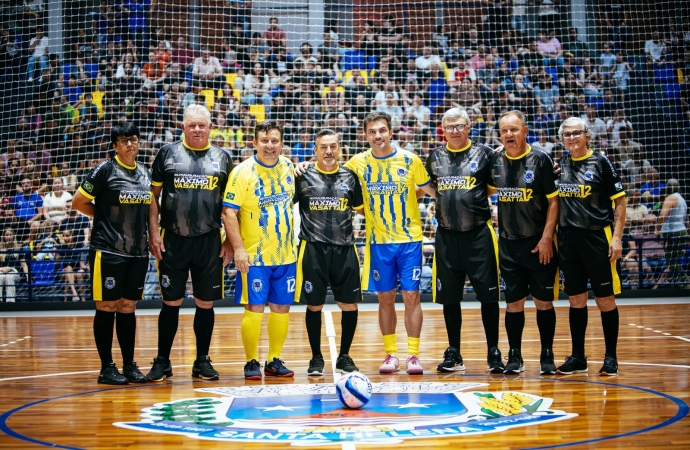 Em noite histórica, Santa Helena reinaugura ginásio com a presença do craque Falcão