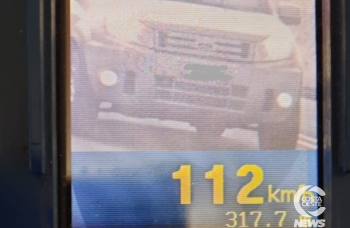 Em Santa Helena, PRE flagra 30 veículos trafegando acima da velocidade neste domingo de Páscoa