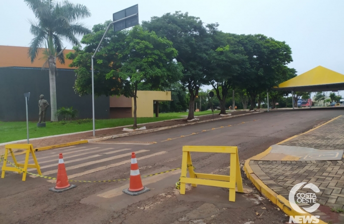 Em SMI, Rua Santa Terezinha é fechada para início da montagem da estrutura para o Dia da Recreação na Praça