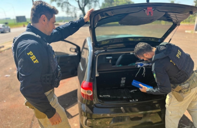 Em um só dia, PRF apreende 614 quilos de maconha, uma pistola, um carro roubado e 10 coletes em Santa Terezinha de Itaipu (PR)