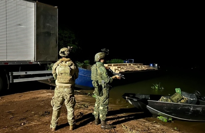 Embarcação, caminhão e 500 caixas de cigarros são apreendidos no Oeste do Paraná
