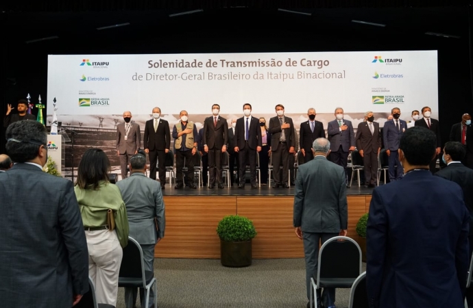 Emocionado, general Silva e Luna se despede da Itaipu Binacional