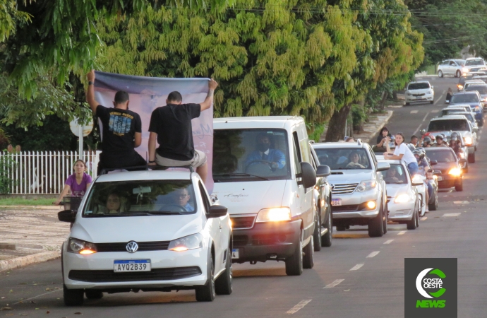 Em cortejo, familiares e amigos dão o último adeus à Marlon Marafon em Santa Helena