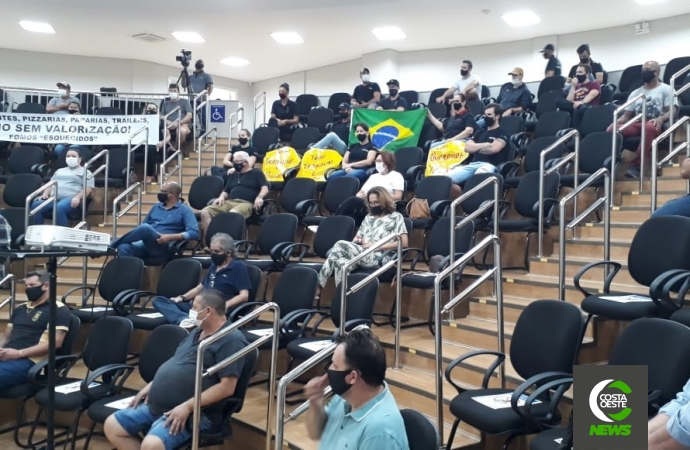 Empresários de Medianeira fazem manifestação e pedem abertura dos estabelecimentos