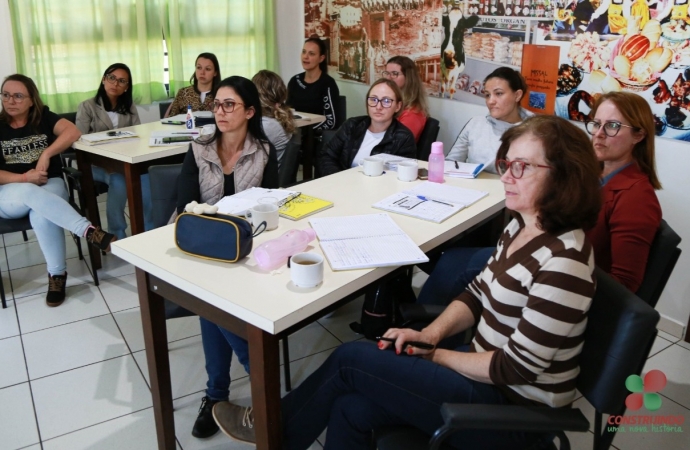 Encontro com equipe técnica e pedagógica de Educação aborda Regimento Escolar em Missal