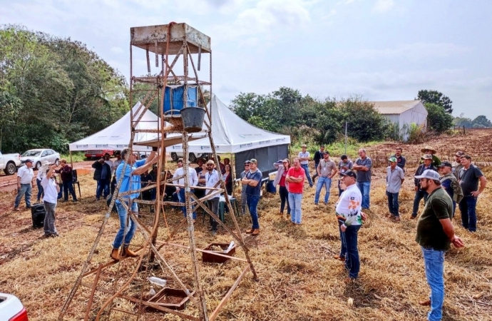 Encontro prático sobre manejo de solos e adubação com dejetos de animais é realizado em Itaipulândia
