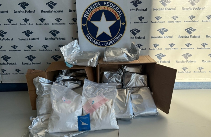 Equipe da Receita Federal em Guaíra apreende 130 kg de substância análoga à maconha
