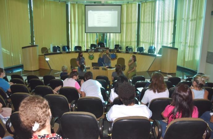 Equipe técnica da Educação Especial realiza encontro de formação com os professores em São Miguel