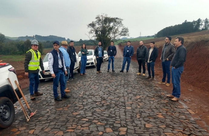 Equipe técnica de Obras Públicas de São Miguel do Iguaçu participa de treinamento em Laranjeiras do Sul