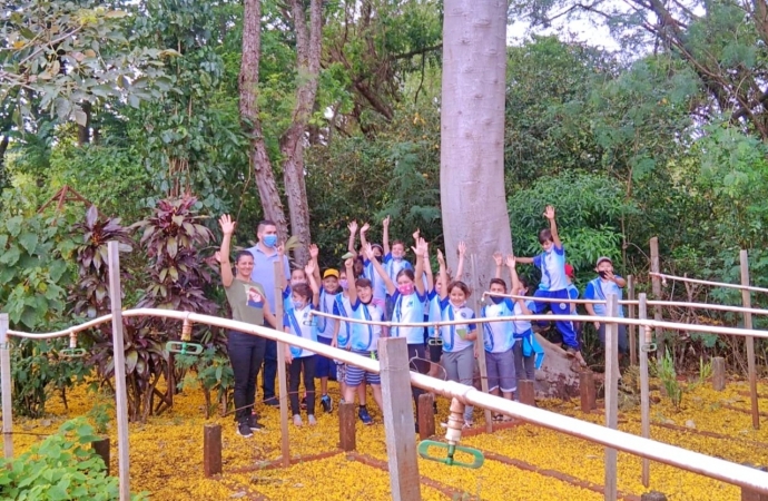 Escola Carlos Gomes e Secretaria de Meio Ambiente desenvolvem ação do Dia da Árvore em Itaipulândia