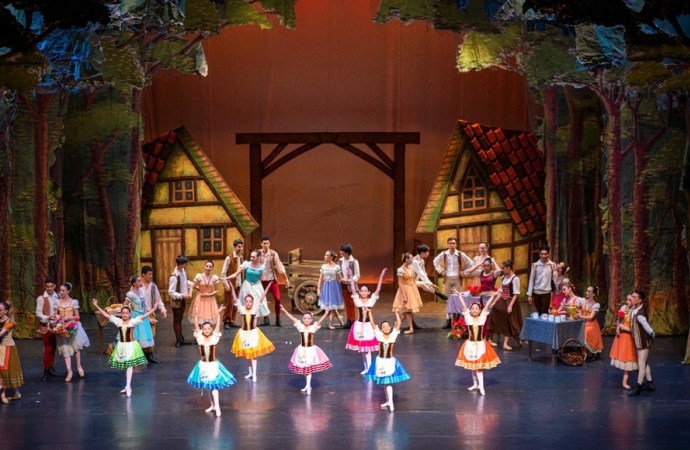 Escola de Dança Teatro Guaíra celebra 65 anos