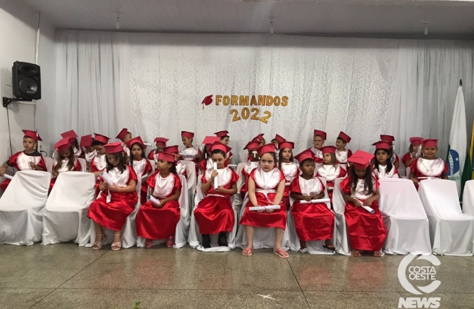 Escola Municipal Marechal Deodoro de Santa Helena promove formatura de alunos