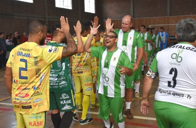 Escola Pestalozzi instala climatizadores na quadra e promove evento de Páscoa com o São Miguel Futsal