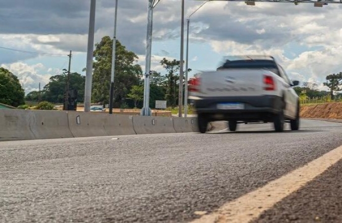 Espaço destinado a pedestres na Ponte da Amizade passa por manutenção neste domingo