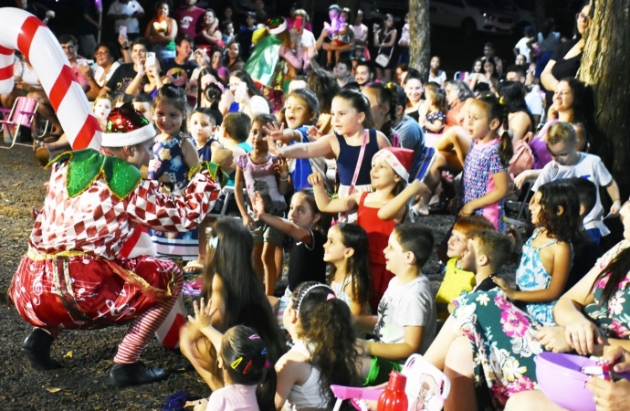 Espetáculo ‘Energia de Natal’ encanta e diverte o público em São Miguel do Iguaçu