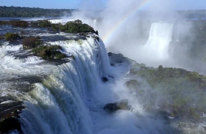 Espetáculo: Vazão das Cataratas do Iguaçu atinge dois milhões de litros d’água por segundo